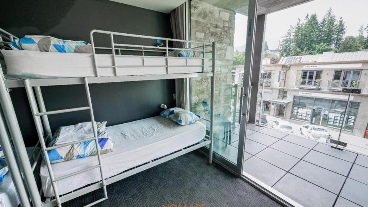 Hostel Nomads *